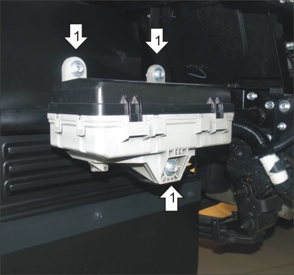Защита MOTODOR АКБП Isuzu FSR90/FVR34 2013-2017 шасси Защита MOTODOR АКБП Isuzu FSR90/FVR34 2013-2017 шасси