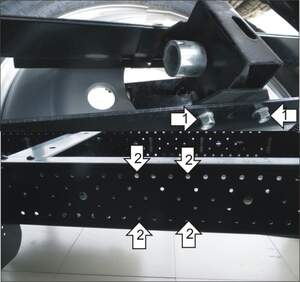 Защита MOTODOR кронштейна крепления запасного колеса Isuzu NMR 85H/NPR 75H/NQR 90 2011-2017 шасси Защита MOTODOR кронштейна крепления запасного колеса Isuzu NMR 85H/NPR 75H/NQR 90 2011-2017 шасси