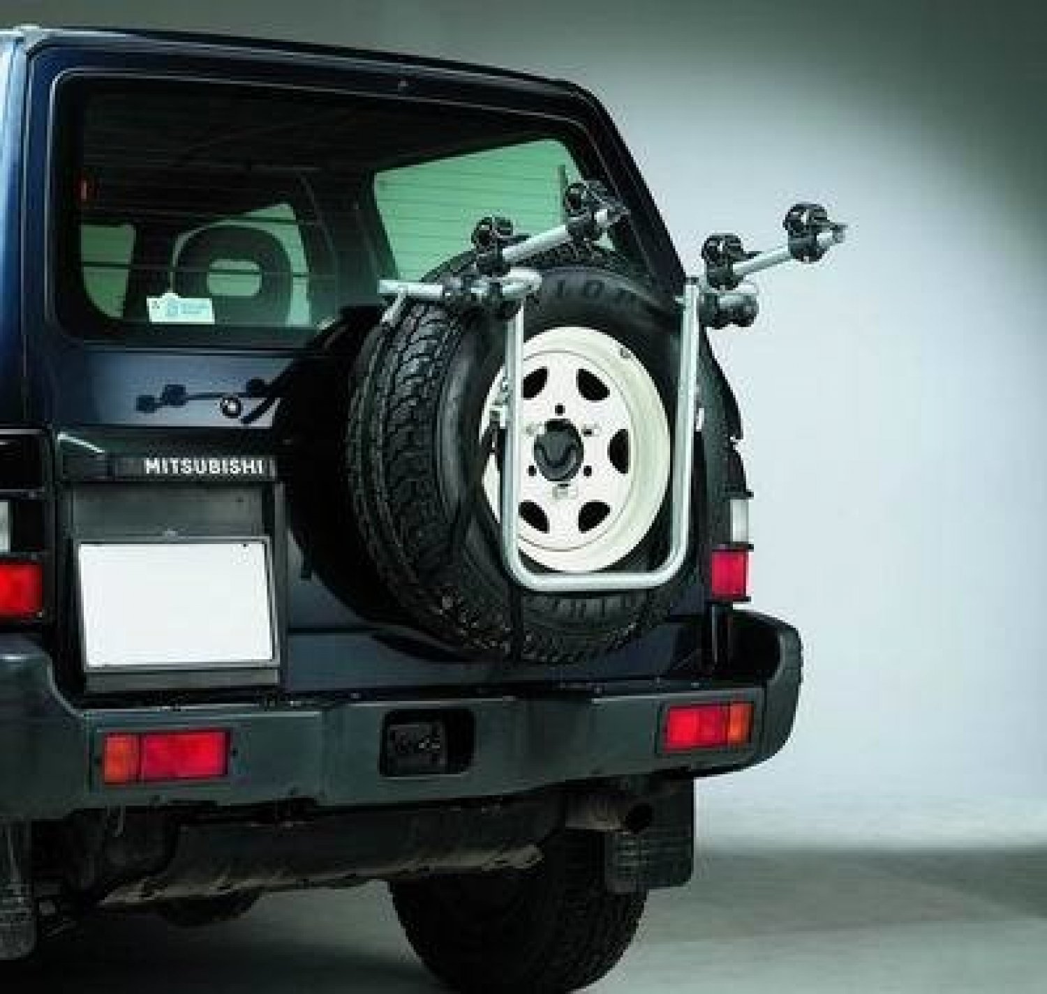 Крепление велосипеда на запас. колесо PERUZZO 4x4 Bike Carrier для 2-х велосипедов, сталь/труба d30мм, крепление за раму Крепление велосипеда на запас. колесо PERUZZO 4x4 Bike Carrier для 2-х велосипедов, сталь/труба d30мм, крепление за раму