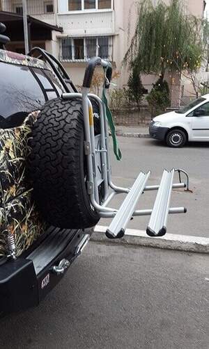 Крепление велосипеда на запас. колесо PERUZZO 4x4 Stelvio для 2-х велосипедов, крепление за колеса (рельс) Крепление велосипеда на запас. колесо PERUZZO 4x4 Stelvio для 2-х велосипедов, крепление за колеса (рельс)