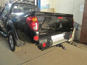 Фаркоп «Бизон» с нерж. пластиной профиль 50х50 для Mitsubishi L200 Long 2014- Фаркоп «Бизон» с нерж. пластиной профиль 50х50 для Mitsubishi L200 Long 2014-