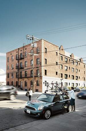 Вертикальное велосипедное крепление Thule OutRide 561 Вертикальное велосипедное крепление Thule OutRide 561