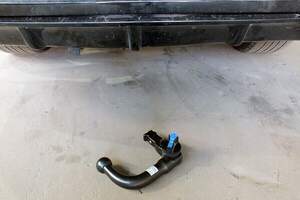 Фаркоп Toyota Land Cruiser 200 2008-2021, Lexus LX 2008-2021 вертикальное быстросъемное крепление шара на ключе