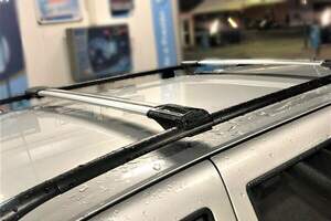 (c) Багажные поперечины SHARK длиной 113см на рейлинги, серебристые (c) Багажные поперечины SHARK длиной 113см на рейлинги, серебристые