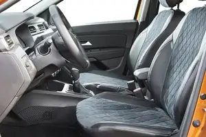 Комплект чехлов из алькантары на Toyota RAV4 2006г.