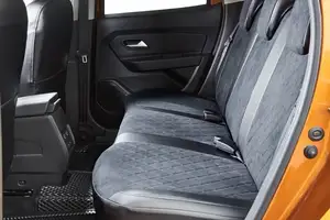 Комплект чехлов из алькантары на Toyota RAV4 2006г.