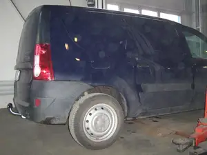 Быстросъёмный фаркоп Galia D037C для Lada Largus и Dacia Logan